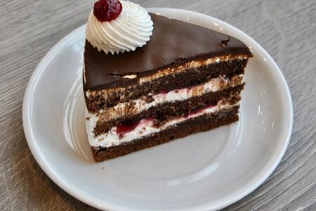 Пирожное Вишня-шоколад