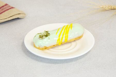 Эклер с фисташковым вкусом