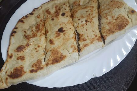 Восточный бурек с телятиной (халяльная)