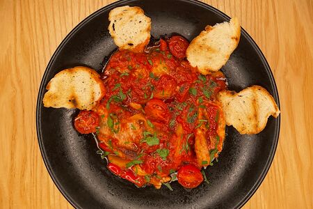 Морской окунь с манго на гриле