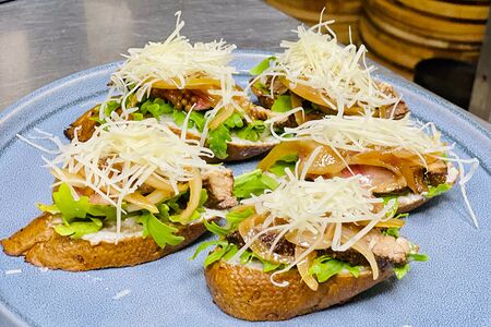 Итальянская закуска Брускетта