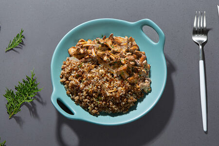 Гречка с лисичками и трюфельной пастой