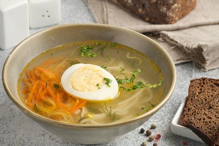 Бульон с домашней лапшой