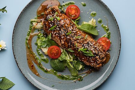 Филе карпа в сладком чили-соусе и зелень