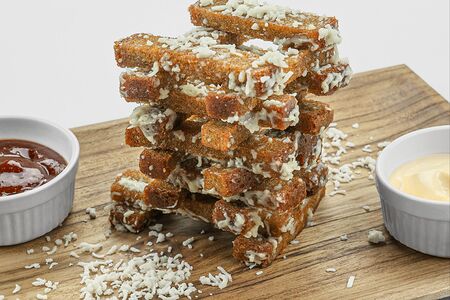 Гренки с чесноком и сыром