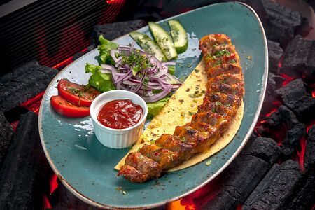 Люля-кебаб из говядины с сырной начинкой