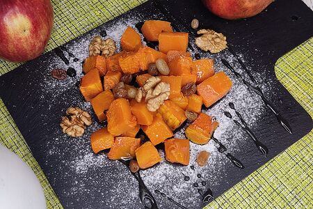 Тыква печеная с орехами и медом