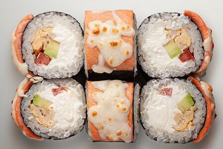 Запеченный ролл с лососем и трюфельным маслом New