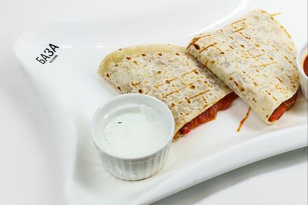 Кесадилья с говядиной и томатами