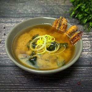 Мисо-суп с угрем копченым