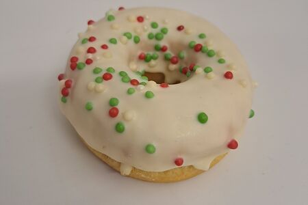 Донат с малиновой начинкой Новогодний