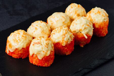 Запеченный ролл с крабом