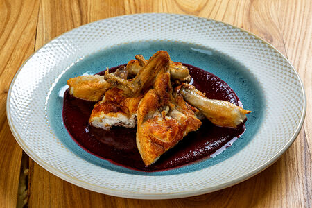 Жареный цыпленок в ежевичном соусе