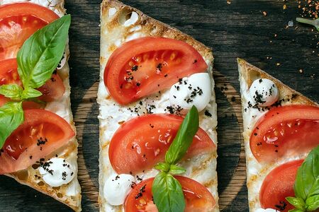 Чиабатта с розовыми томатами