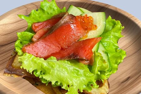 Вафли с лососем и икрой