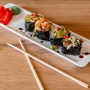 Гункан с окунем