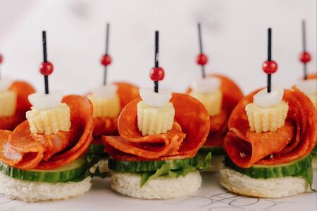 Канапе с пепперони