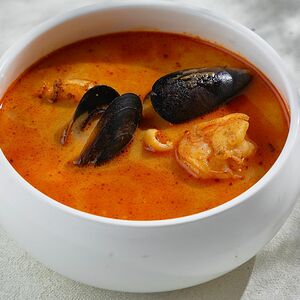 Том ям с морепродуктами