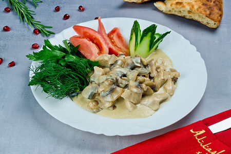 Курица с грибами в сливках