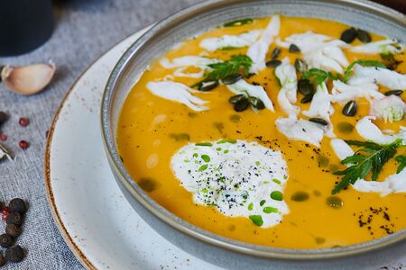 Крем-суп из тыквы с камчатским крабом и сыром страчателла