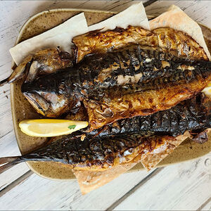 Скумбрия с овощами гриль