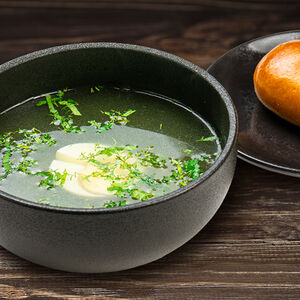 Бульон куриный с яйцом