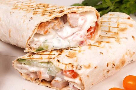 В лаваше из свинины на углях