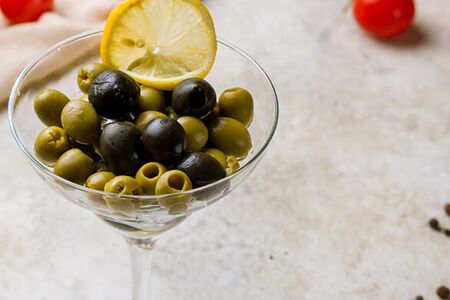 Маслины и оливки