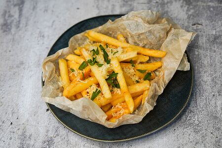 Картофель фри с пармезаном