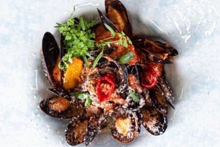 Мидии в винном соусе