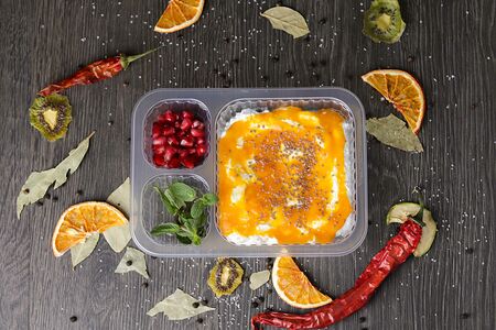 Творог с манговым пюре