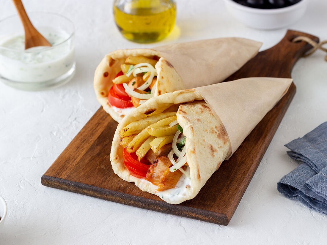 Bing gyros меню. Чесночный соус для шаурмы.