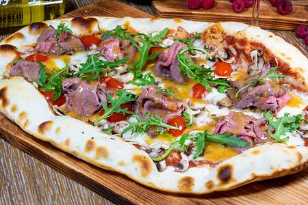 Пицца с ростбифом