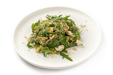 Руккола и груша с сыром дорблю