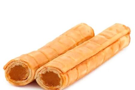 Вафельная трубочка с вареной сгущенкой
