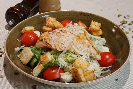 Салат Цезарь с курицей