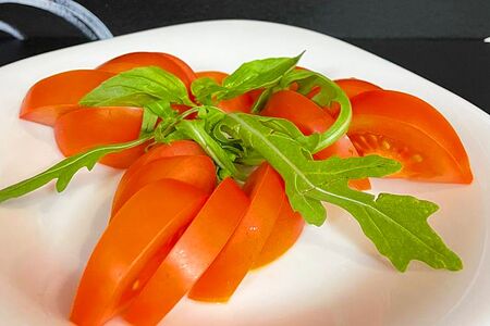 Томаты с травами и оливковым маслом