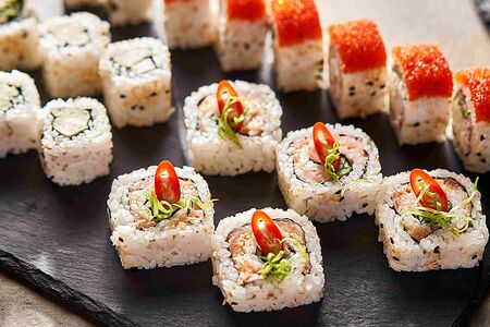 Ролл с авокадо