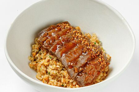 Жаренный рис, говяжья вырезка