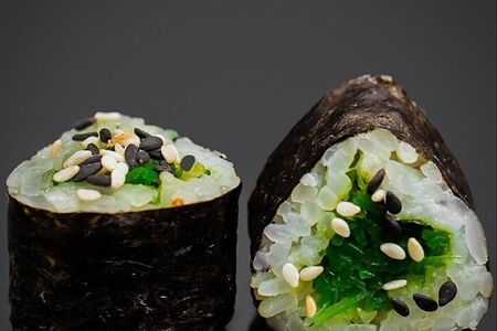 Маки ролл с авокадо