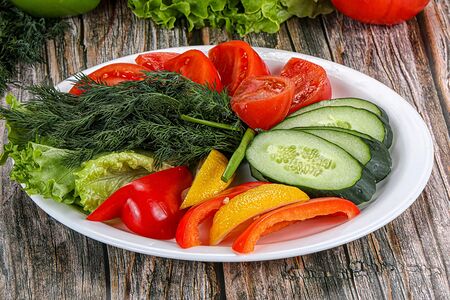 Овощная нарезка из свежих овощей