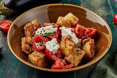 Салат с хрустящими баклажанами