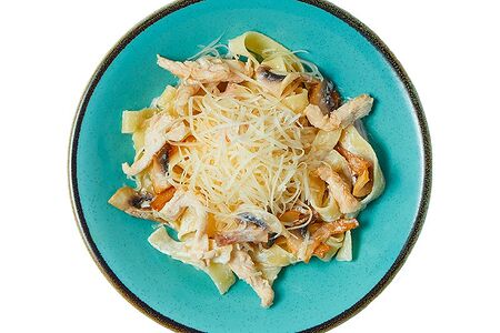 Феттуччине с курицей и грибами