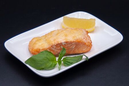 Запеченное филе семги с пармезаном