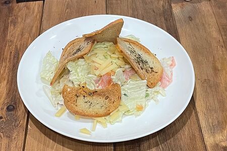 Салат Цезарь с курицей