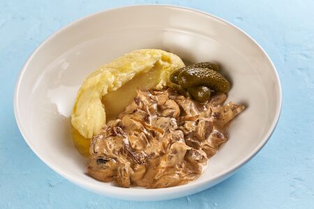 Бефстроганов с пюре