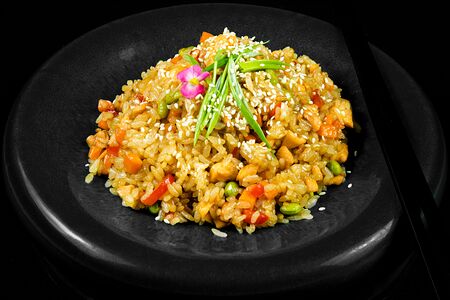 Чесночный рис с лососем