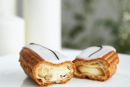 Эклер ванильный