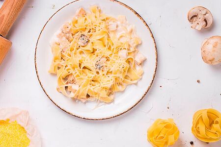 Феттуччине с курицей и грибами