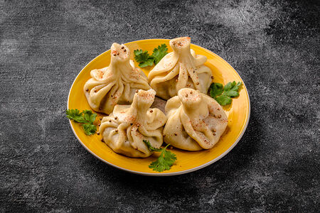 Классические хинкали со свининой и говядиной 